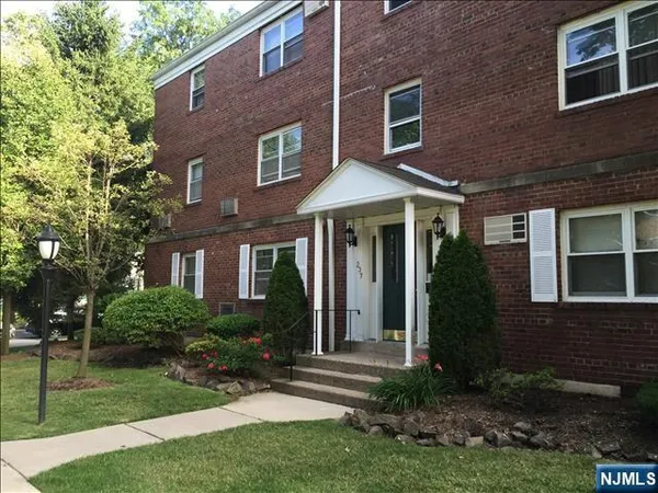$1,900 | 237 Johnson Avenue, Unit P1, Hackensack, NJ 07601