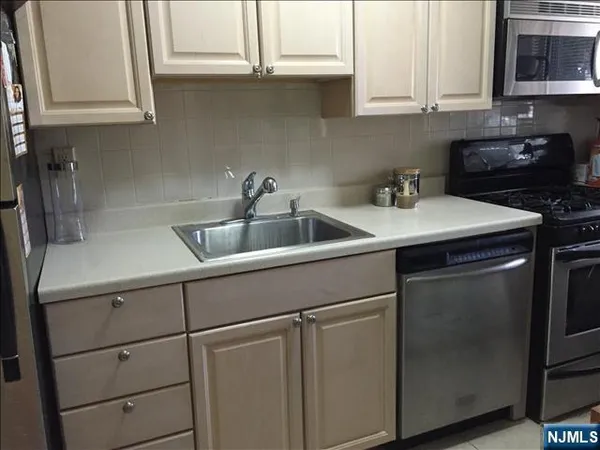 $1,900 | 237 Johnson Avenue, Unit P1, Hackensack, NJ 07601