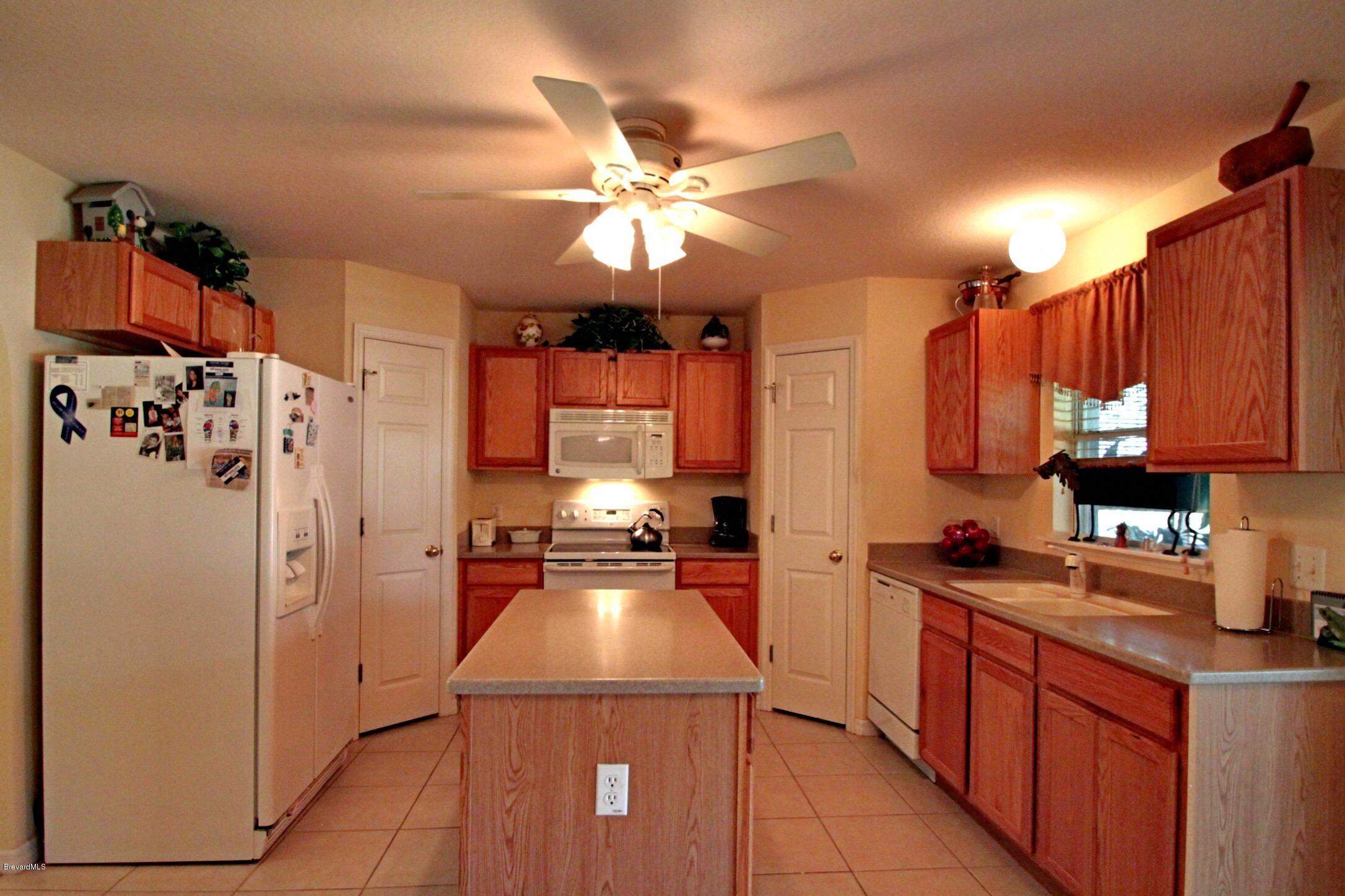 5936 Ridge Lake Circle Vero Beach, FL 32967 - Photo 3 of 28 image