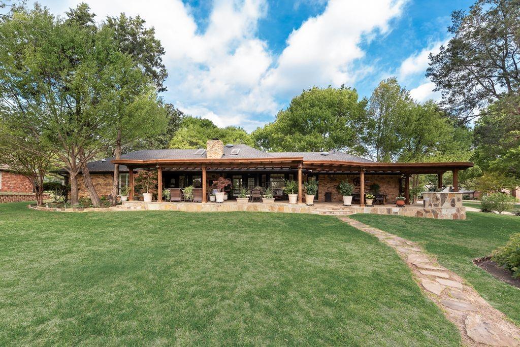 802 Riva Ridge Wylie, TX 75098 - Photo 33 of 39 a front view of a house with a garden