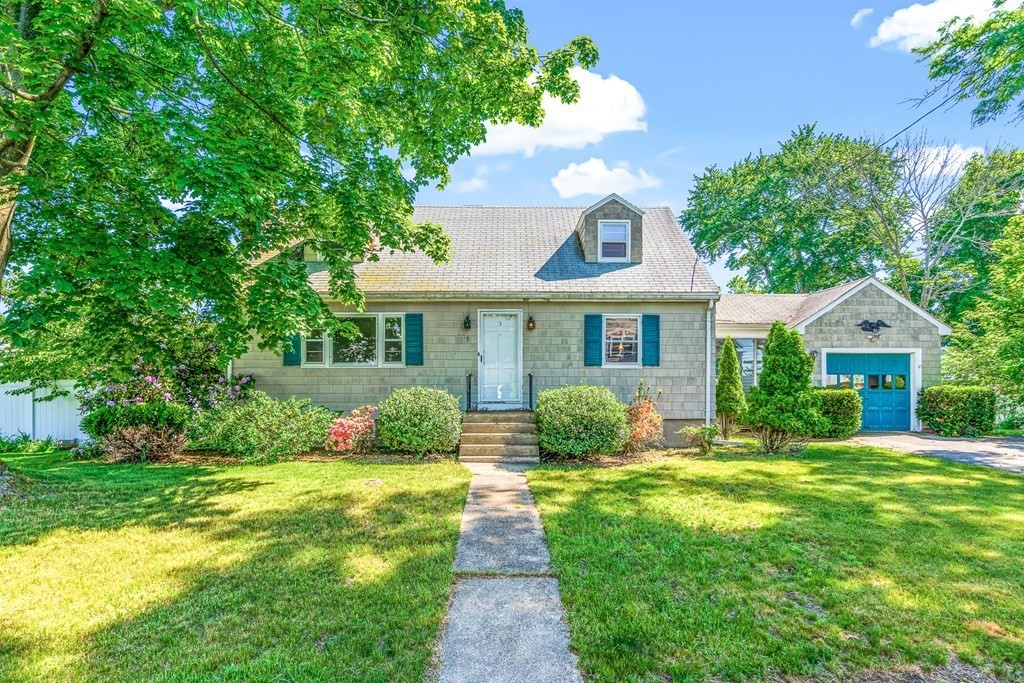 3 Margaret Road Stoneham, MA 02180 - Photo 1 of 42 Gallery Image 1