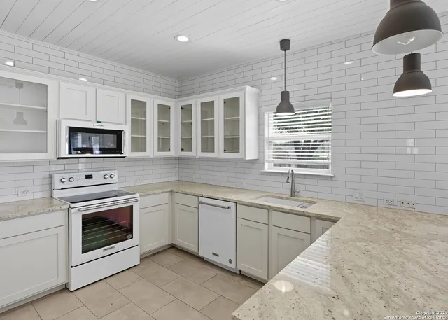 $2,095 | 6323 Myrtle, New Braunfels, TX 78132