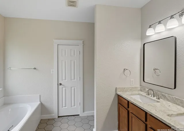 $2,095 | 6323 Myrtle, New Braunfels, TX 78132