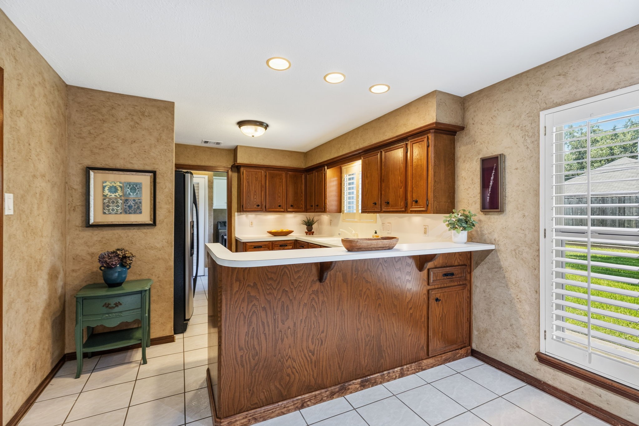 3414 Flaming Candle Drive Spring, TX 77388 - Photo 15 of 50 BREAKFAST ROOM - Breakfast bar separates the 2 rooms.