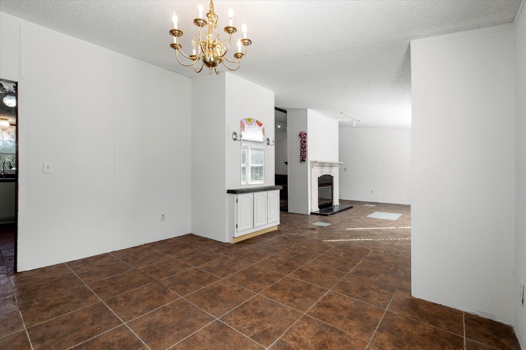 20897 Oak Ridge Drive Robertsdale, AL 36567 - Photo 9 of 22 Living Room