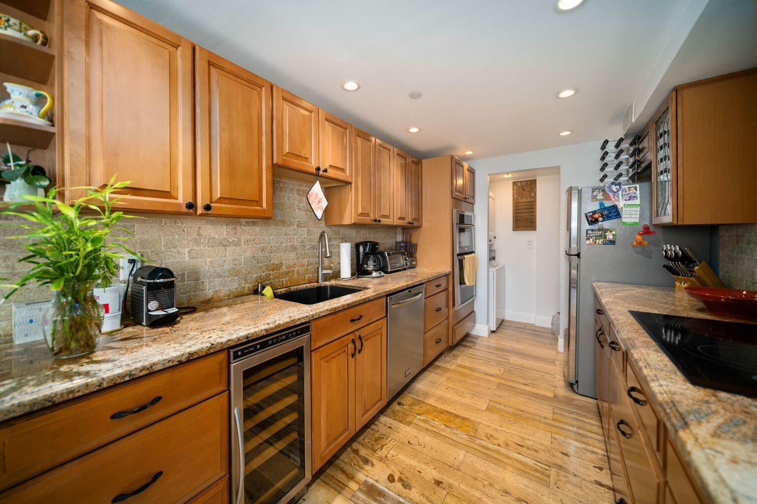 859 Jeffery Street, Unit 404 Boca Raton, FL 33487 - Photo 1 of 39 Kitchen