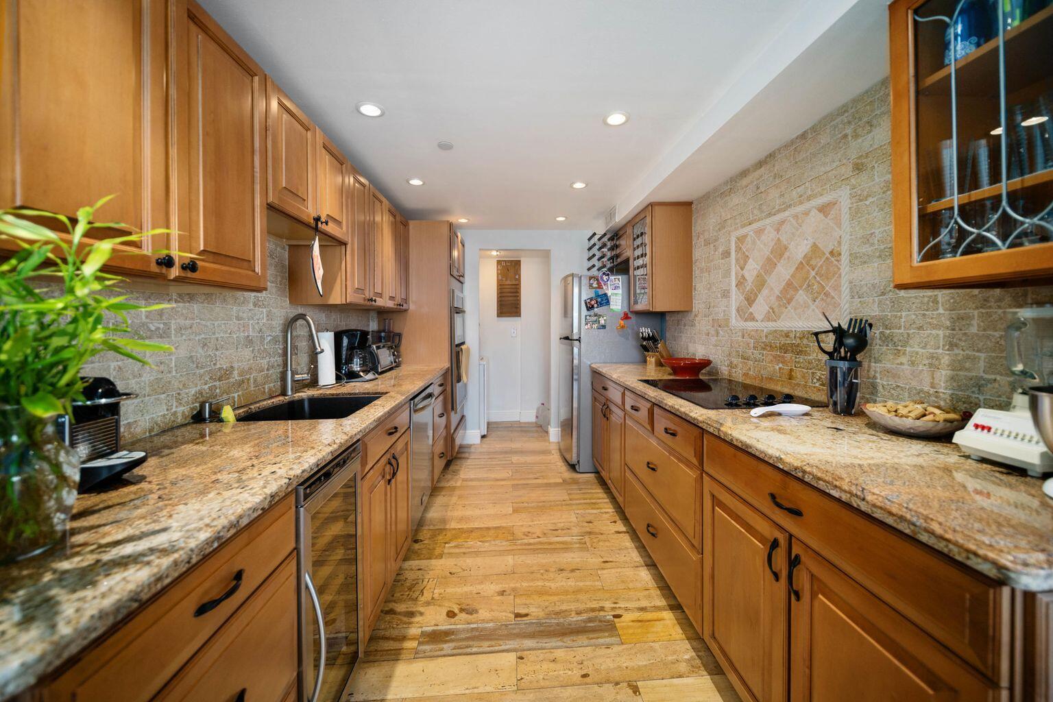 859 Jeffery Street, Unit 404 Boca Raton, FL 33487 - Photo 2 of 39 20210412132956064303000000-o