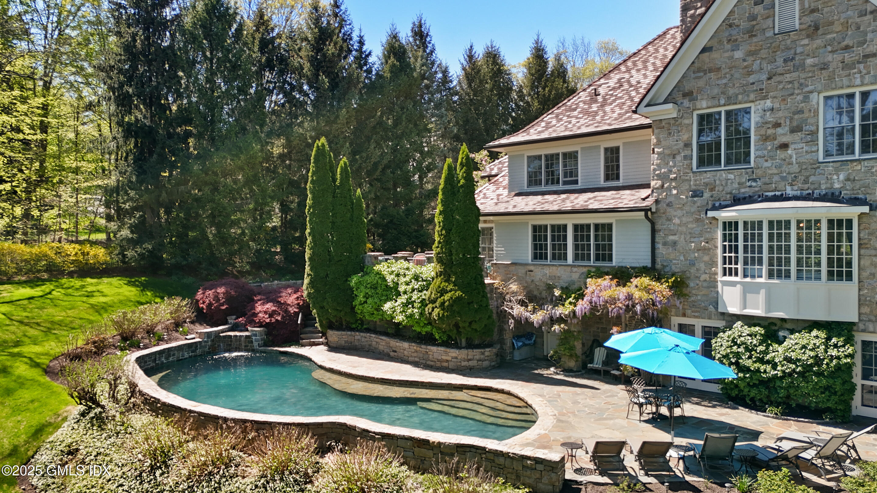 8 Chieftans Road Greenwich, CT 06831 - Photo 3 of 57 PRIVACY