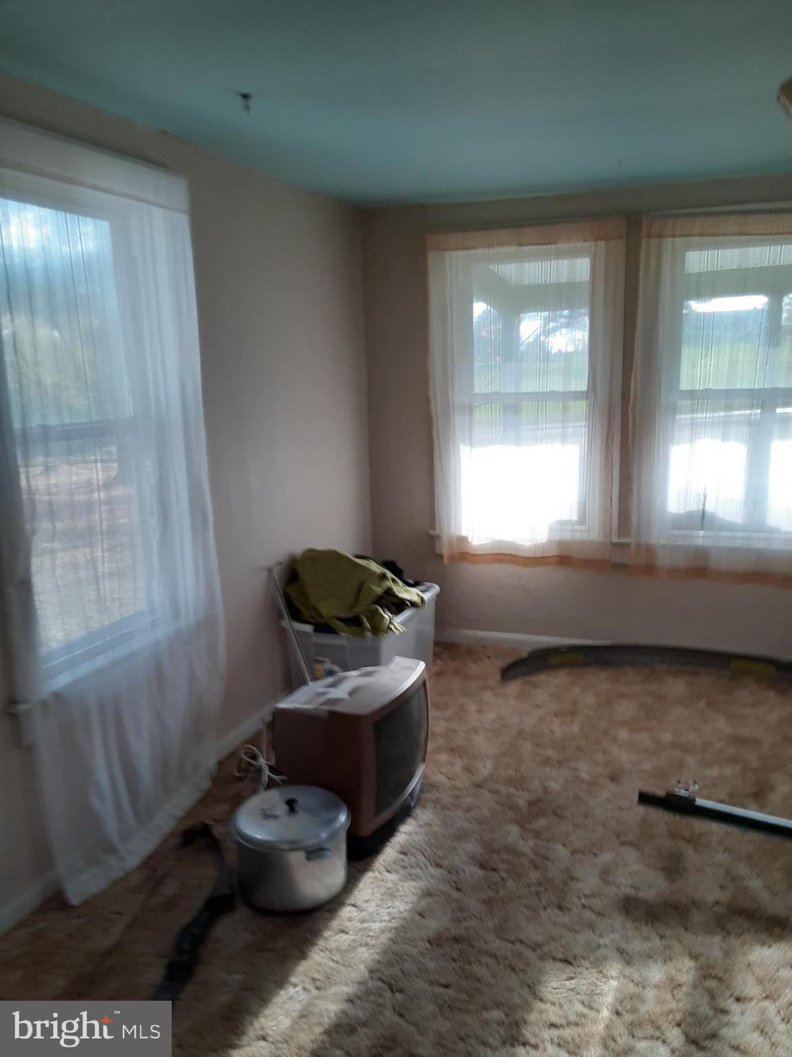 486 Perry Road Winchester, VA 22602 - Photo 6 of 12 Gallery Image 6
