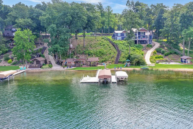 $2,500,000 | 69639 Shady Lane, White Pigeon, MI 49099