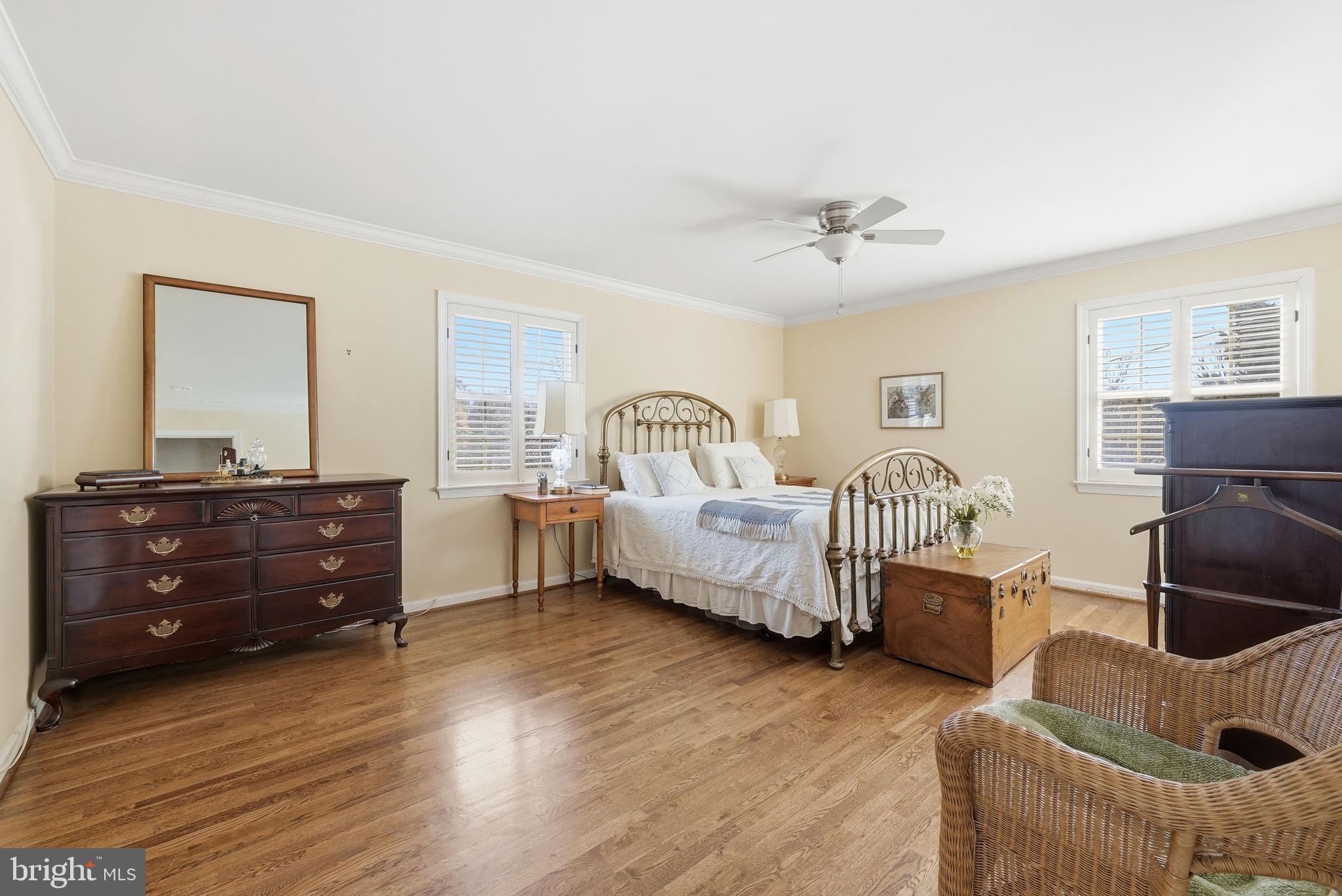 13621 North Gate Drive Silver Spring, MD 20906 - Photo 26 of 54 a living room with furniture and a mirror
