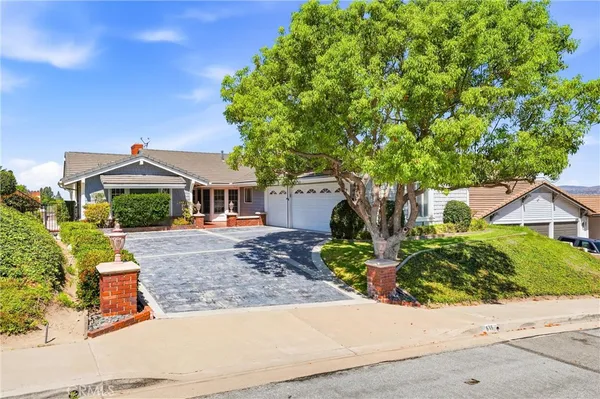 $1,500,000 | 635 South Pathfinder Trail, Anaheim, CA 92807