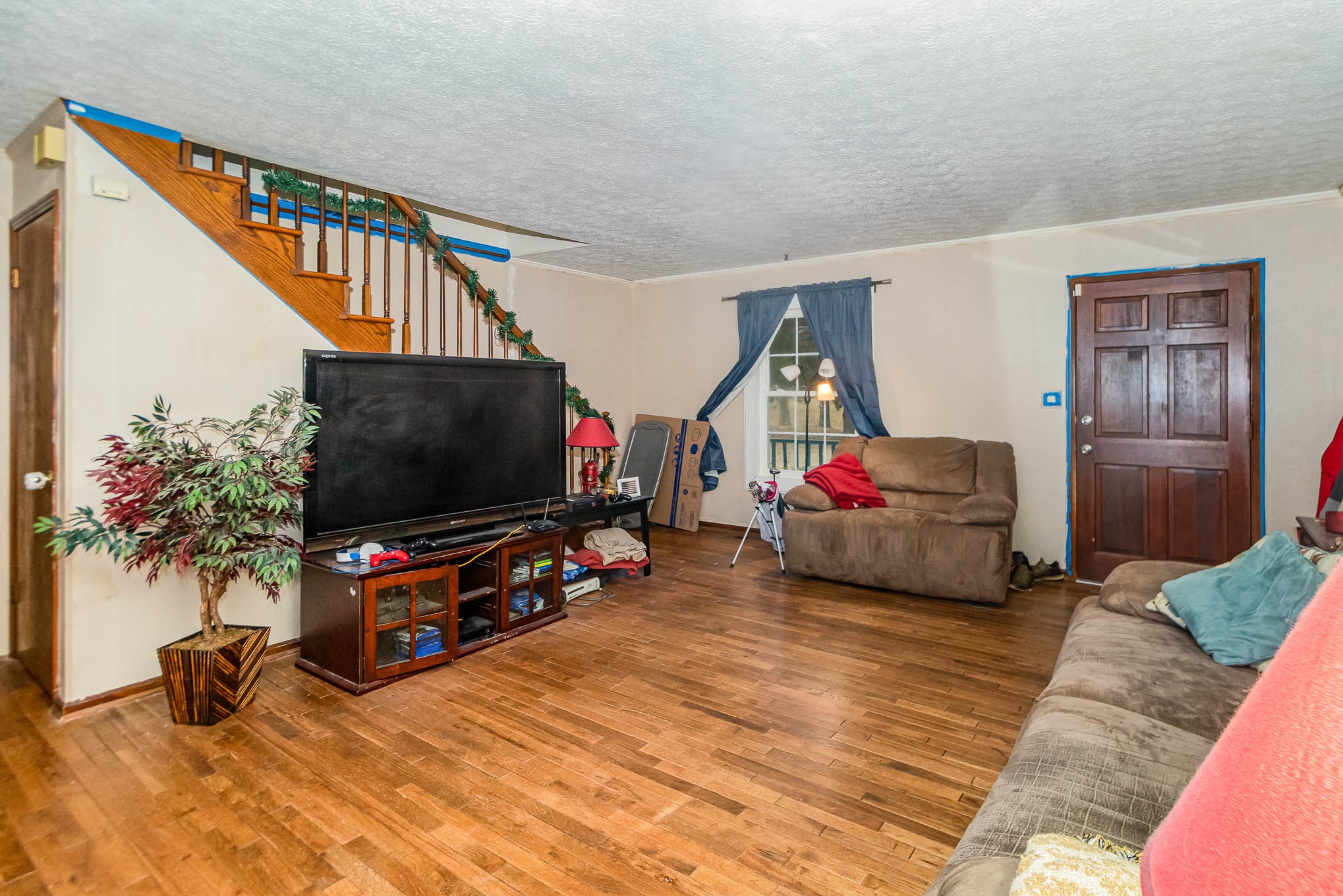 1531 Tom Moore Road Clarksville, TN 37043 - Photo 5 of 30 a living room with furniture and a flat screen tv