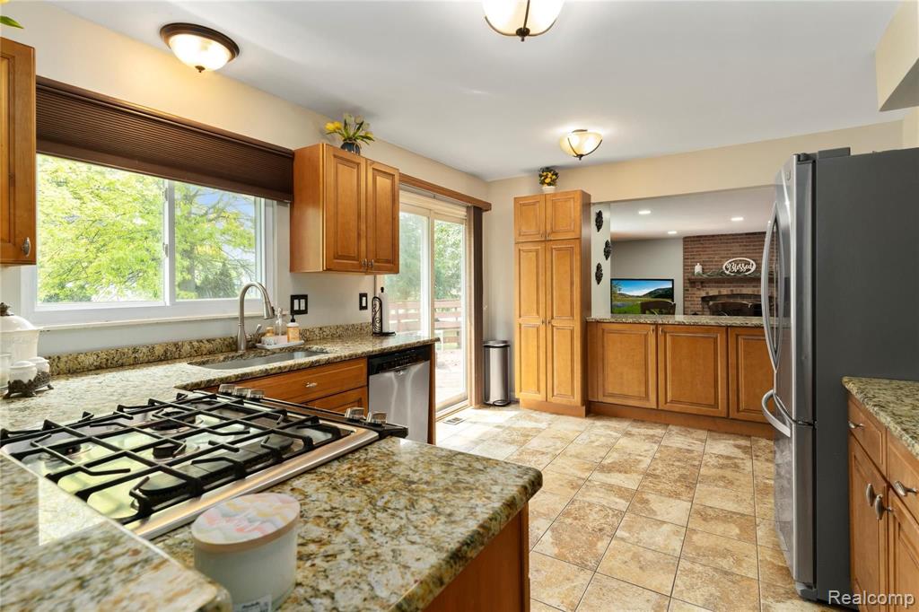 24595 Jamestowne Road Novi, MI 48375 - Photo 9 of 34