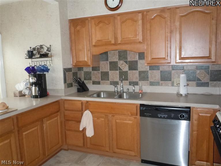 6606 Brecksville Road Independence, OH 44131 - Photo 2 of 11 Lovely updated kitchen with Maple cabinets and breakfast bar to the left