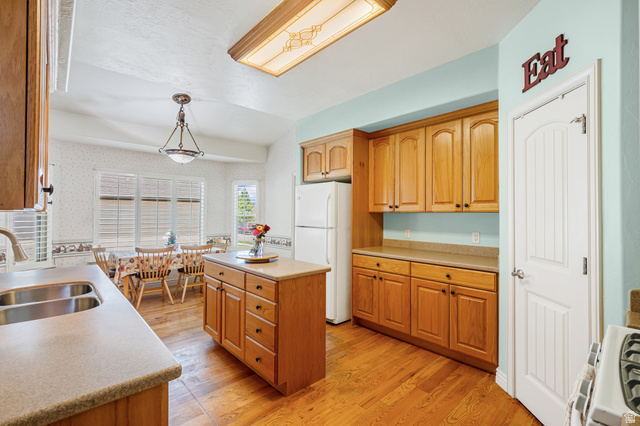 12384 Overlook Ridge Court Riverton, UT 84065 - Photo 15 of 58