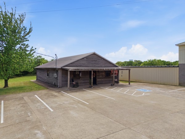 526 Dover Road Clarksville, TN 37042 - Photo 2 of 32 Gallery Image 2