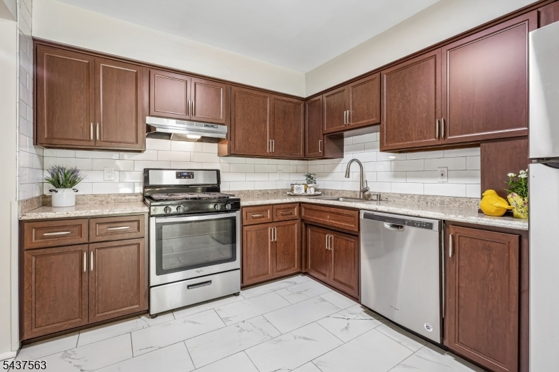 6B John F Goellner Drive, Unit 6B Raritan, NJ 08869 - Photo 5 of 34