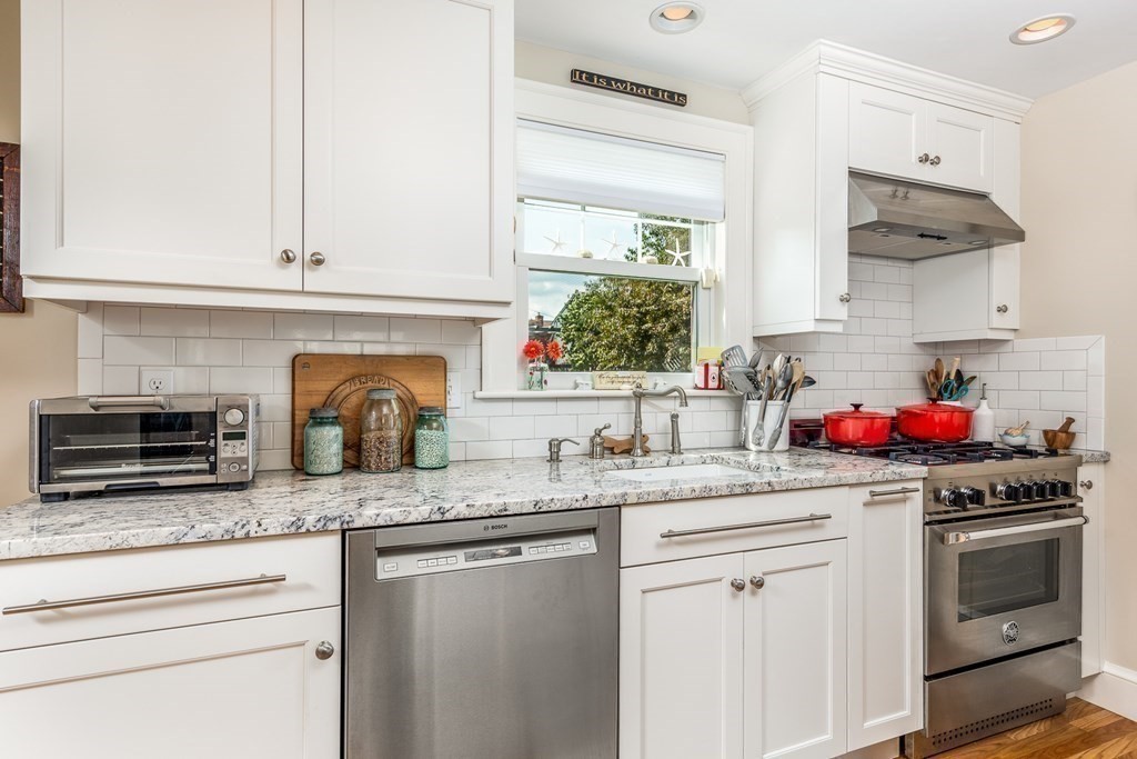 30 Pond Street Marblehead, MA 01945 - Photo 5 of 31