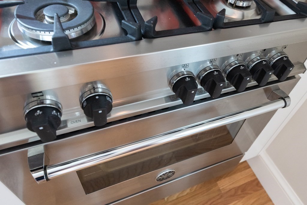 30 Pond Street Marblehead, MA 01945 - Photo 6 of 31