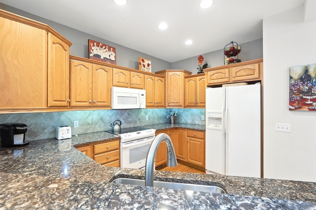 11 High Pine Circle, Unit 11 Wilbraham, MA 01095 - Photo 5 of 38