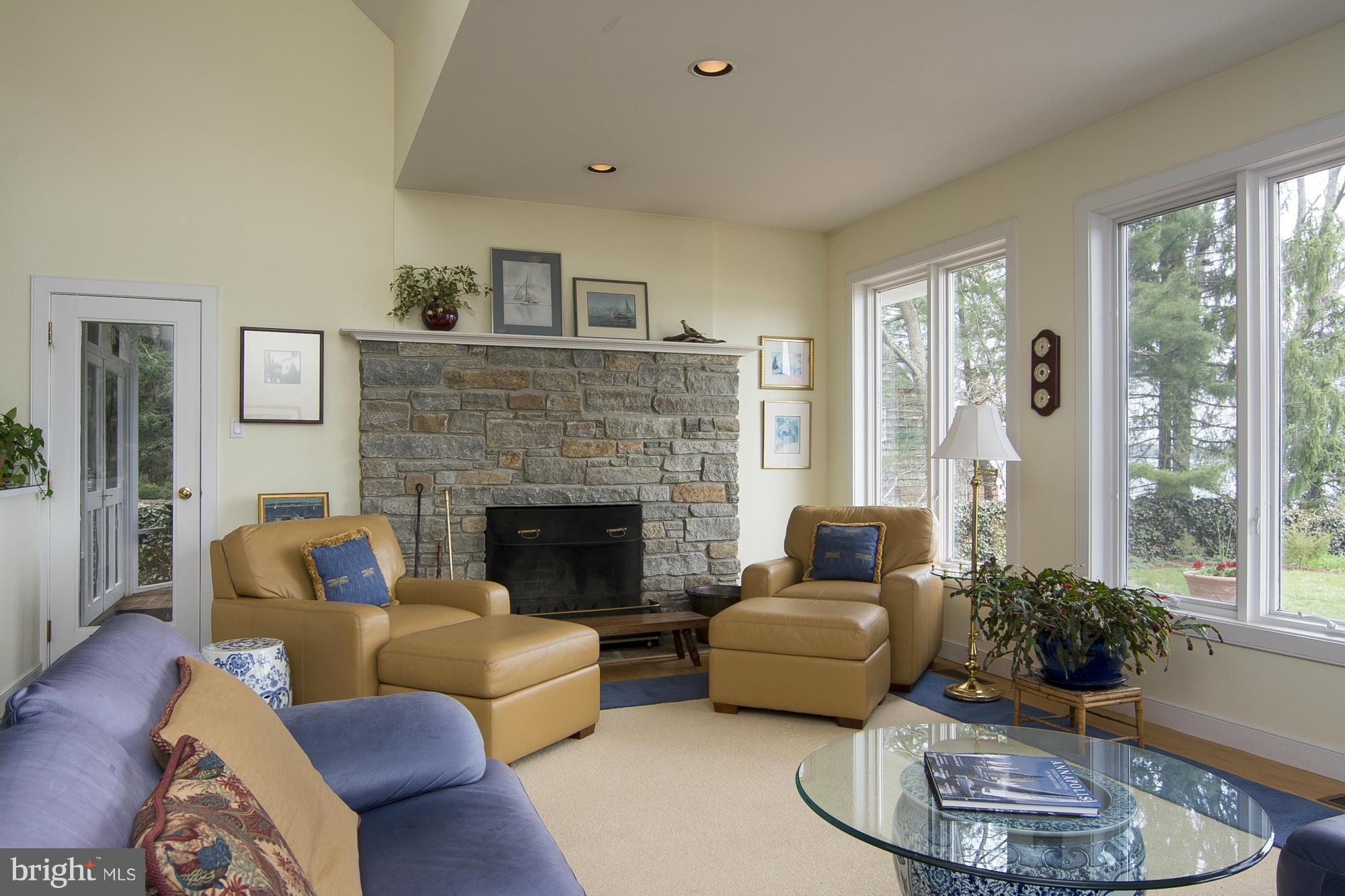 521 Broadwater Road Arnold, MD 21012 - Photo 10 of 30 Living Room