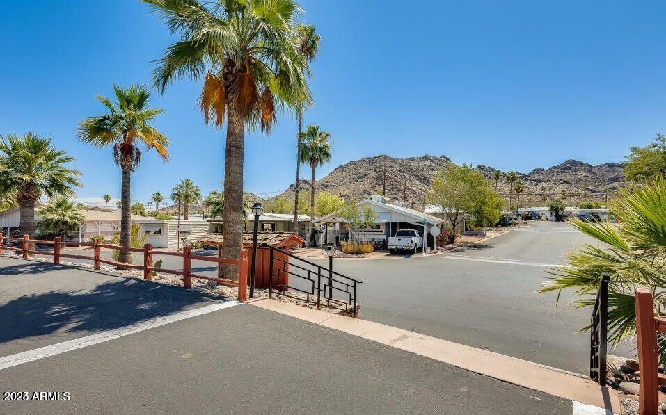 10401 North Cave Creek Road, Unit 152 Phoenix, AZ 85020 - Photo 31 of 38 mountian view