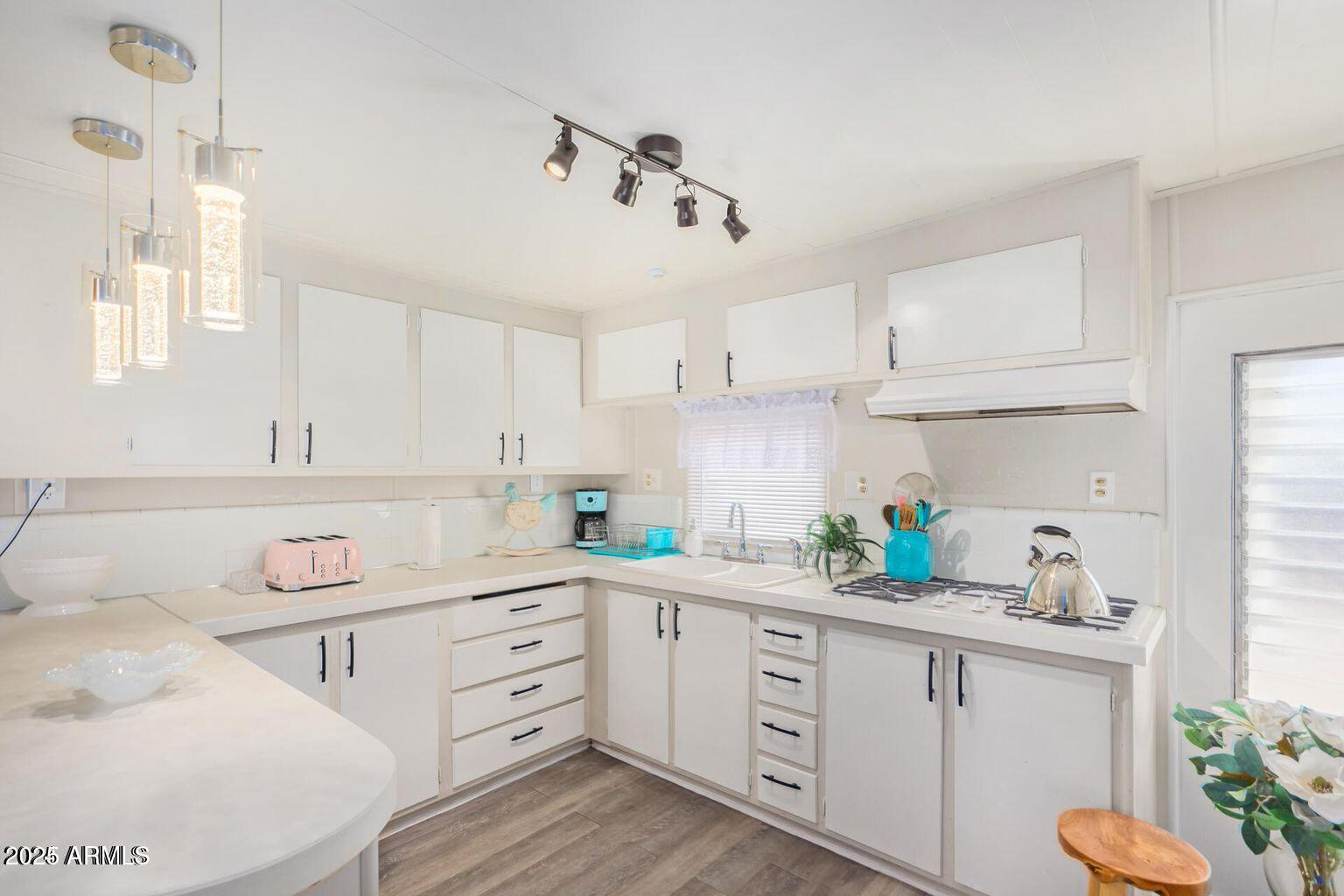 10401 North Cave Creek Road, Unit 152 Phoenix, AZ 85020 - Photo 10 of 38 20240413180742667794000000-o