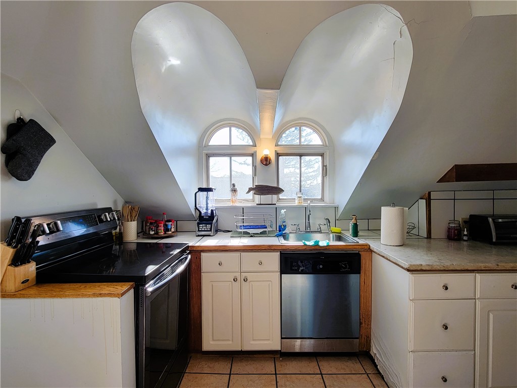 92 Pelham Street, Unit 3 Newport, RI 02840 - Photo 4 of 24