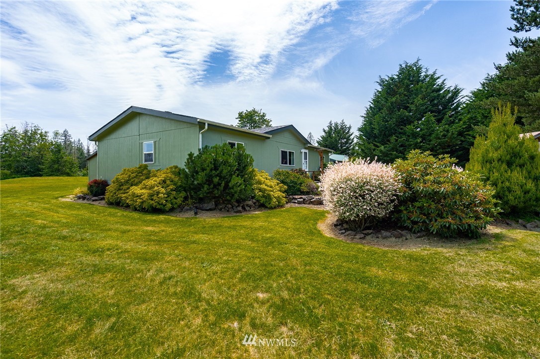 144 Hershel Road Chehalis, WA 98532 - Photo 22 of 40 a front view of a house with garden