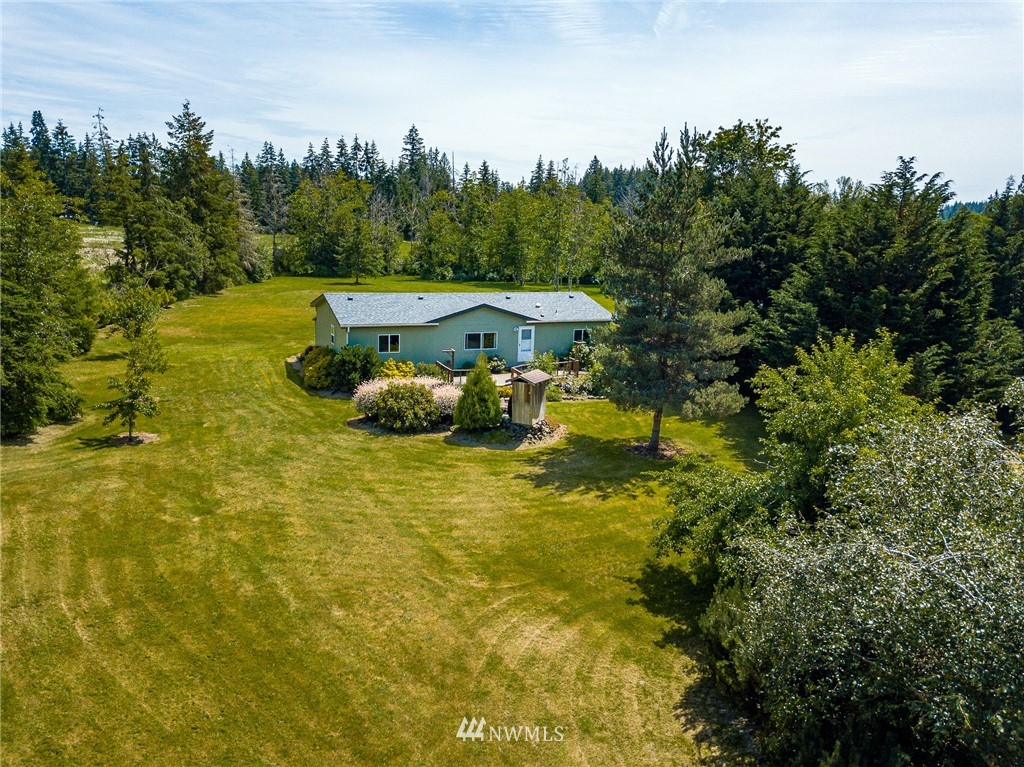 144 Hershel Road Chehalis, WA 98532 - Photo 40 of 40 a backyard of a house with table and chairs