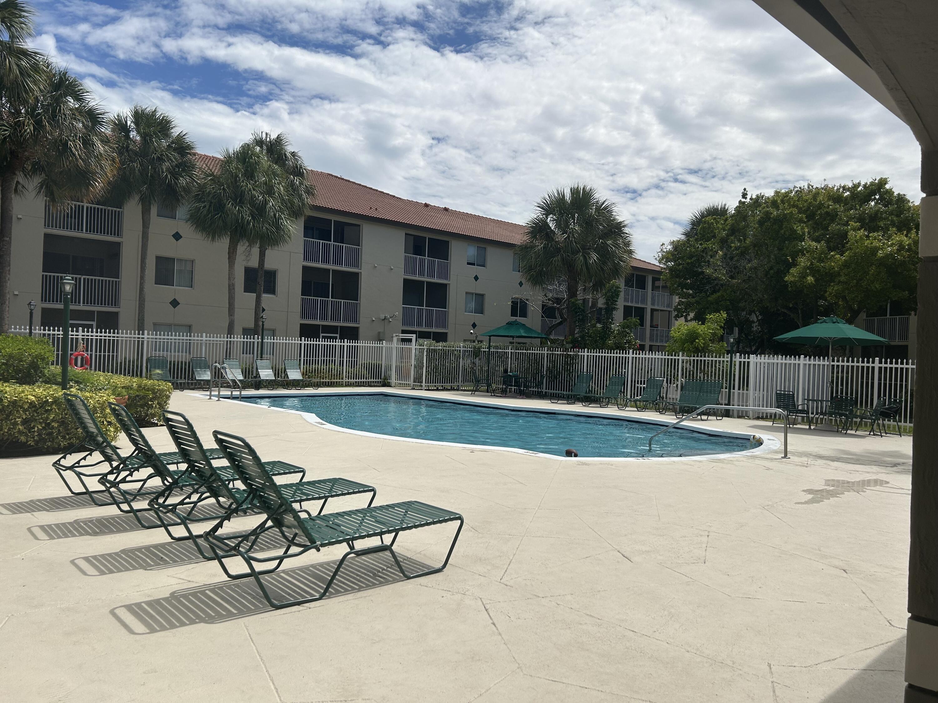 410 South Park Road, Unit 1204 Hollywood, FL 33021 - Photo 29 of 32 IMG_0023