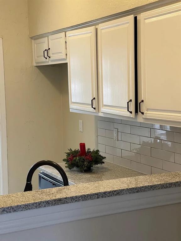 6315 Campbell Road, Unit 602 Dallas, TX 75248 - Photo 39 of 40 a kitchen with a sink and a mirror