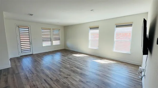 $2,100 | 2512 Wheeler Avenue, Aubrey, TX 76227