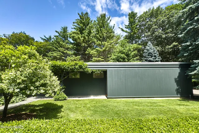 $3,250,000 | 1333 Norfolk Road, New Marlborough, MA 01259