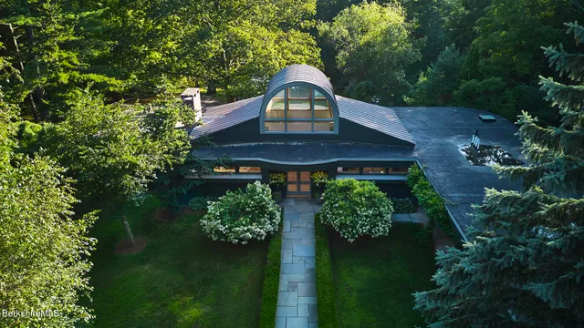$3,250,000 | 1333 Norfolk Road, New Marlborough, MA 01259