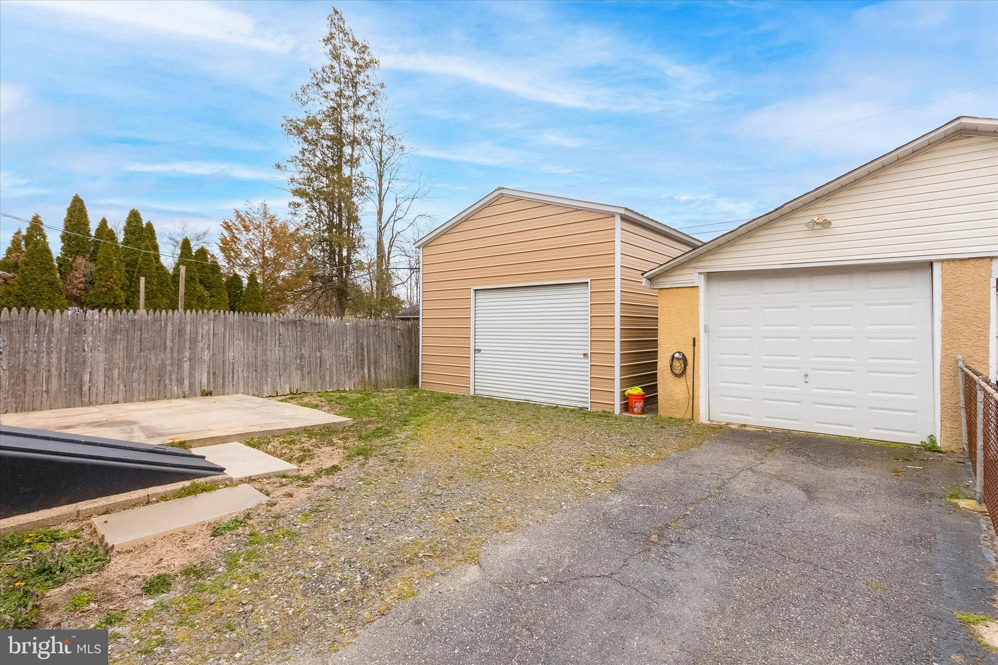 959 Kingsman Road Boothwyn, PA 19061 - Photo 2 of 15