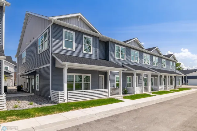 $449,900 | 5883 41st Street South, Fargo, ND 58104