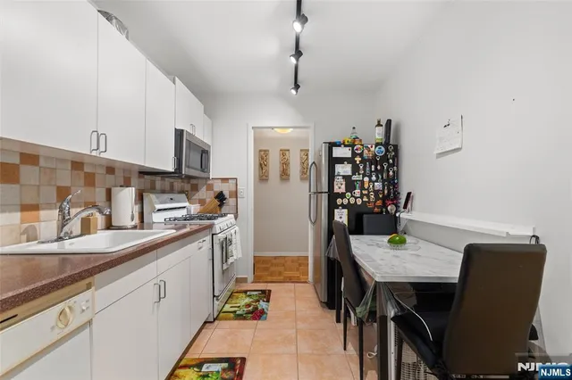 $215,000 | 280 Prospect, Unit 9H, Hackensack, NJ 07601