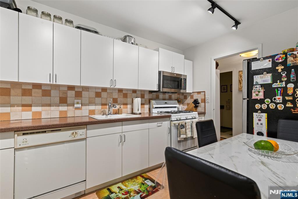 280 Prospect, Unit 9H Hackensack, NJ 07601 - Photo 9 of 37