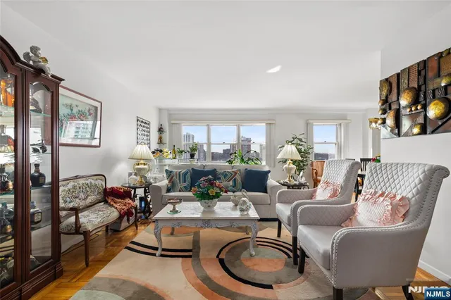 $215,000 | 280 Prospect, Unit 9H, Hackensack, NJ 07601