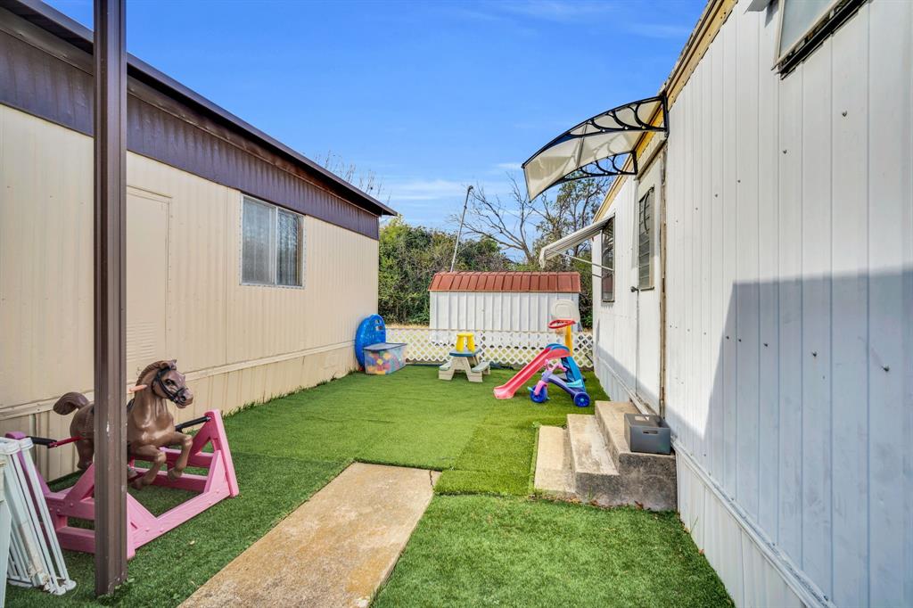 3107 Russell Road Arlington, TX 76001 - Photo 23 of 37 Turf yard between mobiles