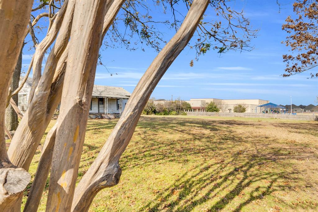 3107 Russell Road Arlington, TX 76001 - Photo 5 of 37