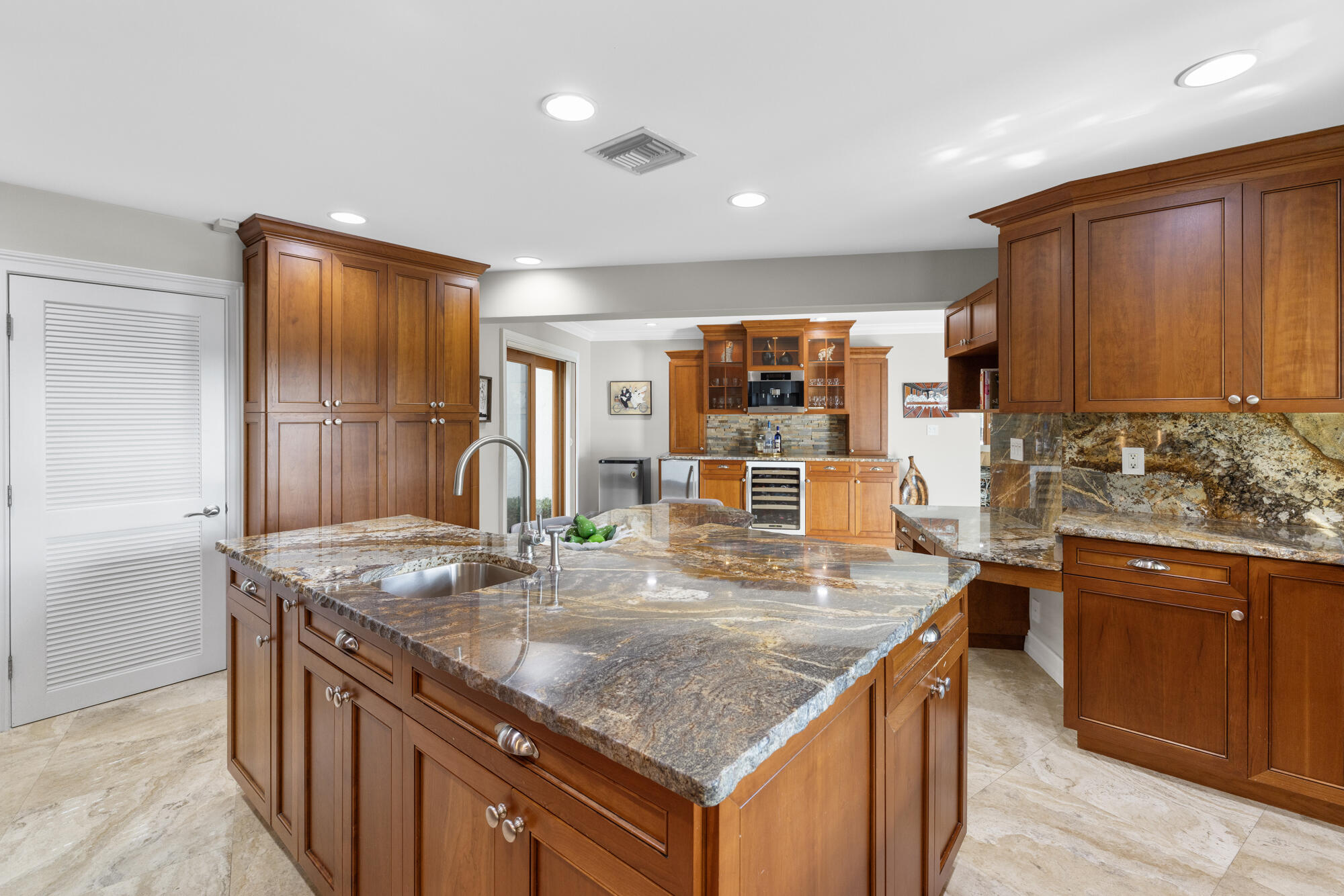 1069 West Palmetto Park Road Boca Raton, FL 33486 - Photo 10 of 54 Kitchen