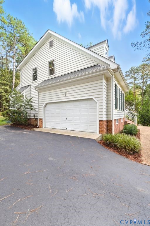 5613 Houndmaster Road Midlothian, VA 23112 - Photo 4 of 48