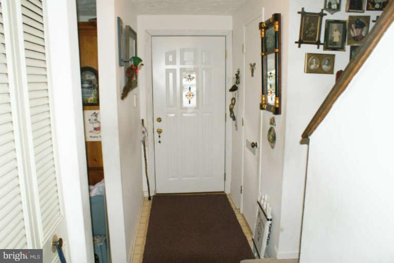 15743 Haynes Road Laurel, MD 20707 - Photo 2 of 17 Foyer