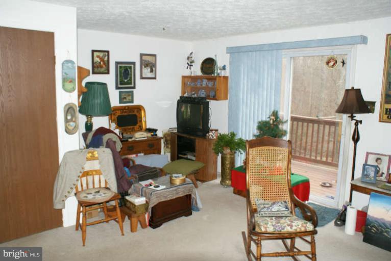 15743 Haynes Road Laurel, MD 20707 - Photo 4 of 17 Living Room