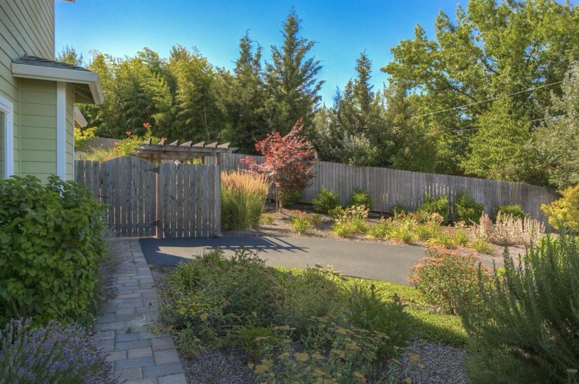 730 South Valley View Road Ashland, OR 97520 - Photo 4 of 34 4