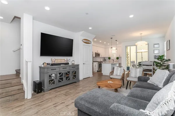 $799,000 | 1530 East Thompson Boulevard, Ventura, CA 93001