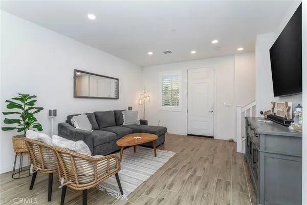 $799,000 | 1530 East Thompson Boulevard, Ventura, CA 93001
